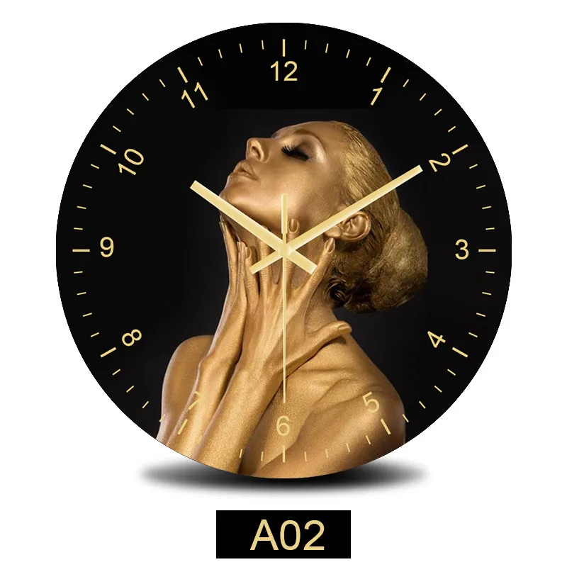 horloge murale dorée